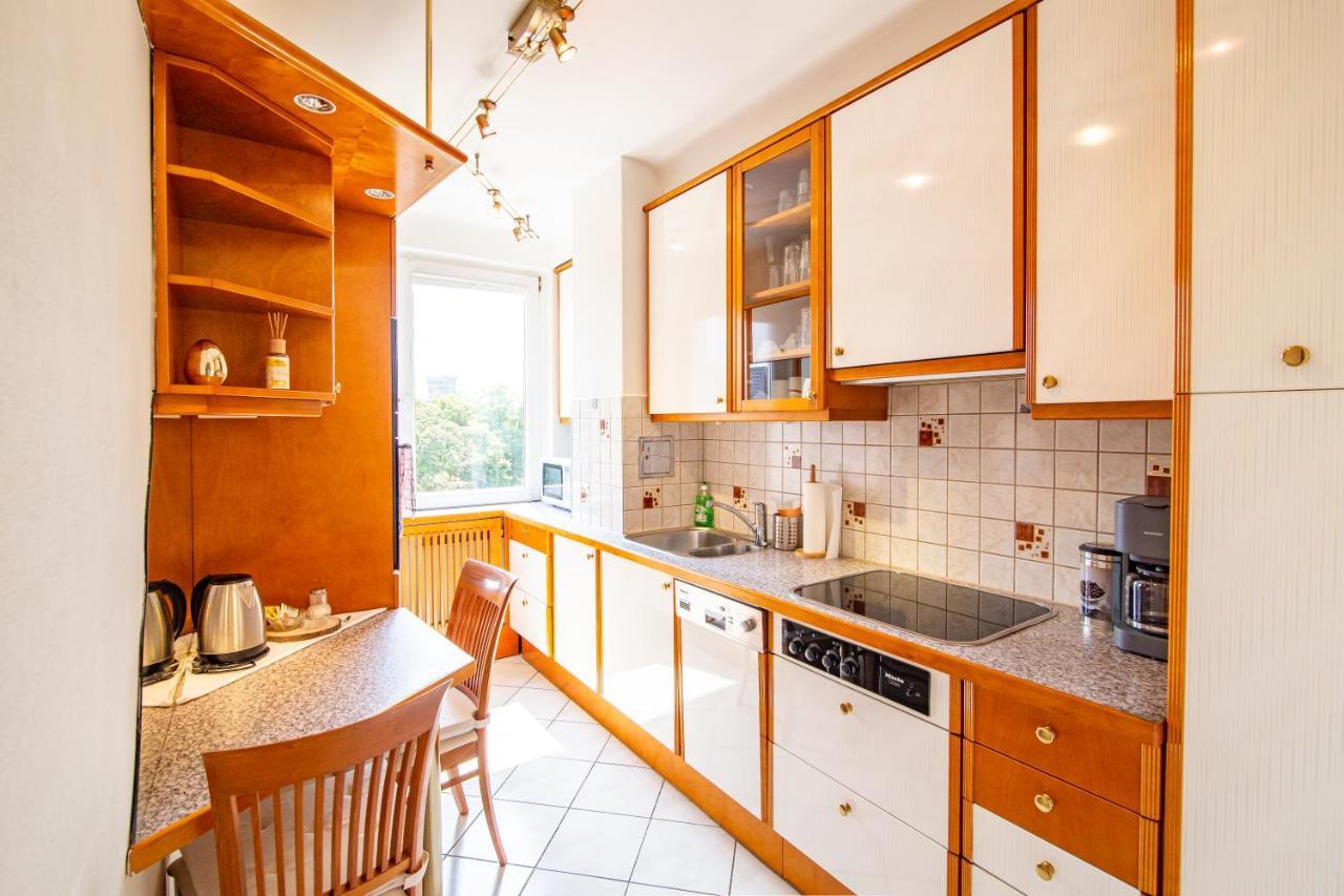 Best Rated Central Apartment Vienna - Ac, Wifi, 24H7Days Self Check-In, Board Games, Netflix Buitenkant foto