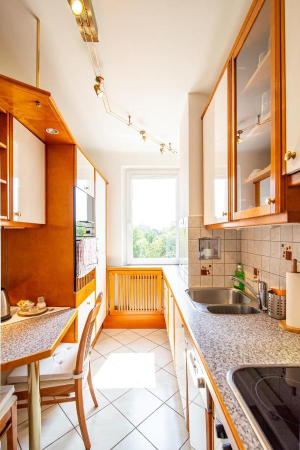 Best Rated Central Apartment Vienna - Ac, Wifi, 24H7Days Self Check-In, Board Games, Netflix Buitenkant foto