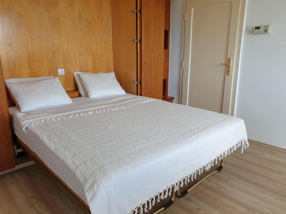 Best Rated Central Apartment Vienna - Ac, Wifi, 24H7Days Self Check-In, Board Games, Netflix Buitenkant foto