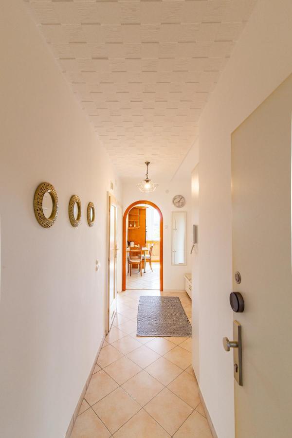 Best Rated Central Apartment Vienna - Ac, Wifi, 24H7Days Self Check-In, Board Games, Netflix Buitenkant foto
