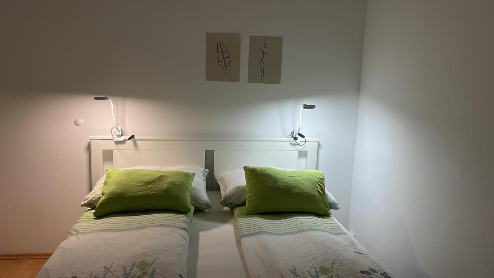 Best Rated Central Apartment Vienna - Ac, Wifi, 24H7Days Self Check-In, Board Games, Netflix Buitenkant foto
